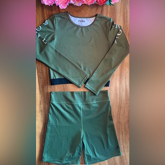 A ONE Brand(NWOT)⭐️ Khaki Long Sleeve Crop Top With Hight Waist Short. - Picture 1 of 7